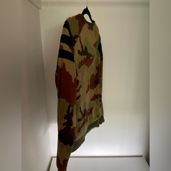 Adidas Camo Sweatshirt (SIZE S) - Picture 3 of 3